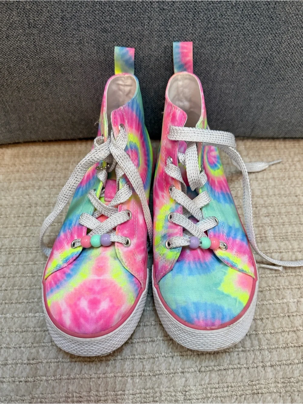 EUC THE CHILDRENS PLACE SIZE 3 BIG GIRL TIE DYE HIGH TOP SNEAKERS